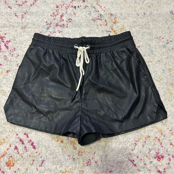 n:Philanthropy Maura Short in Black Cat sz L - Picture 2 of 4